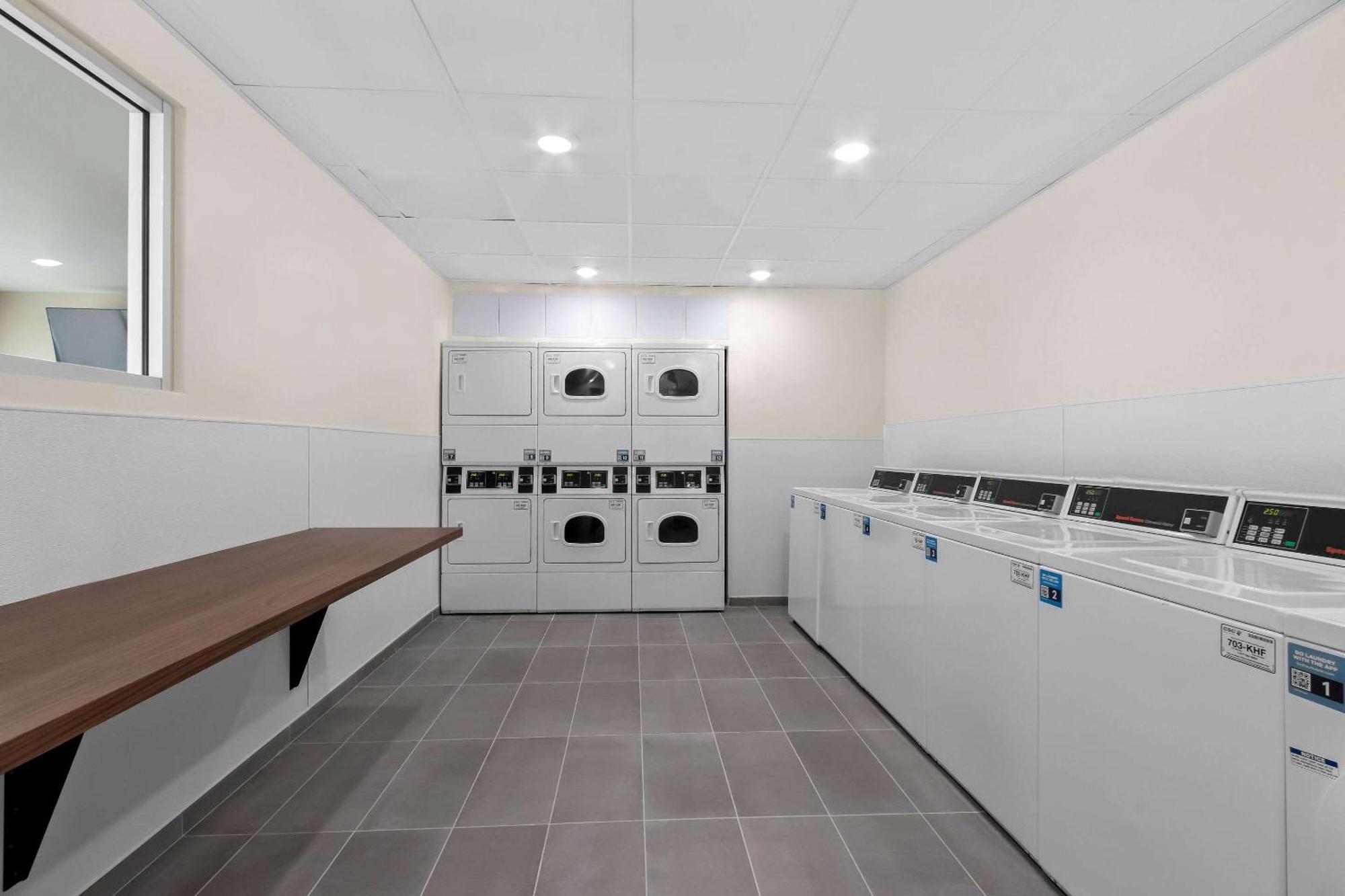 Everhome Suites Glendale Sports Entertainment District Exteriör bild